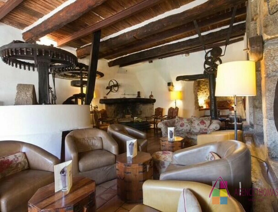 AFFASCINANTE RISTORANTE ALBERGHIERO IN PROVENZA