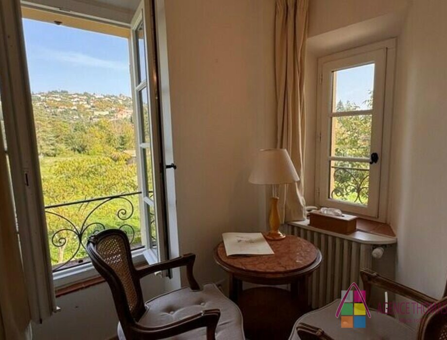 AFFASCINANTE RISTORANTE ALBERGHIERO IN PROVENZA