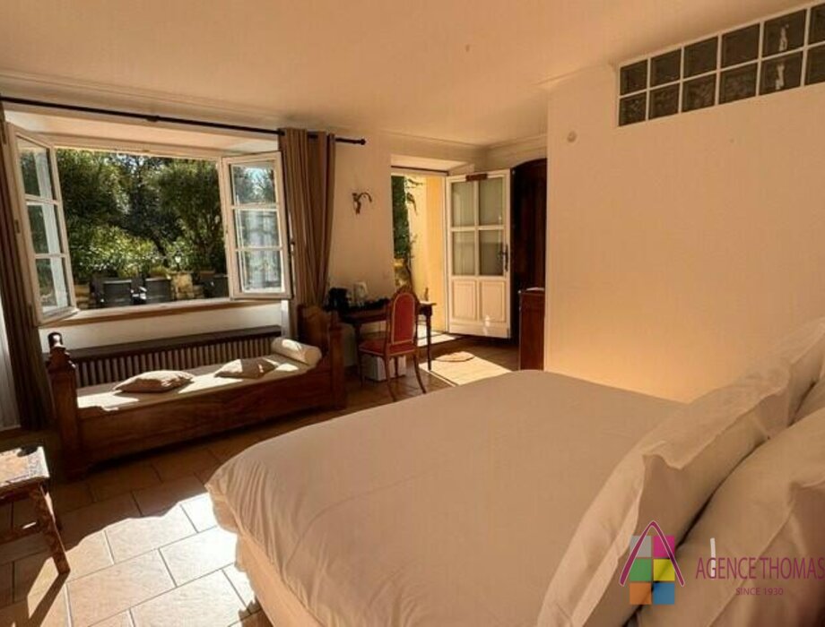 AFFASCINANTE RISTORANTE ALBERGHIERO IN PROVENZA