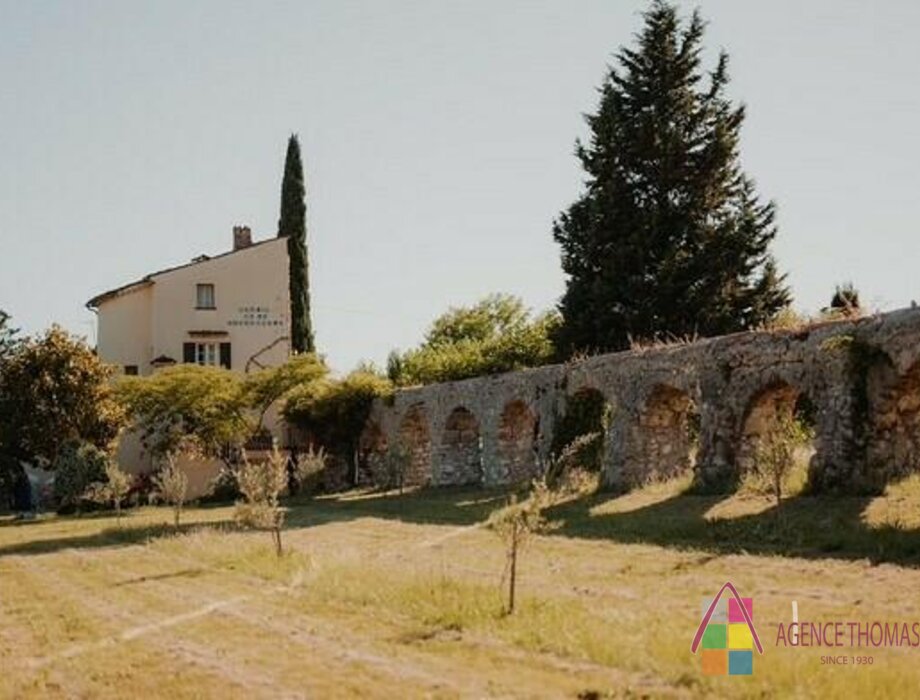AFFASCINANTE RISTORANTE ALBERGHIERO IN PROVENZA
