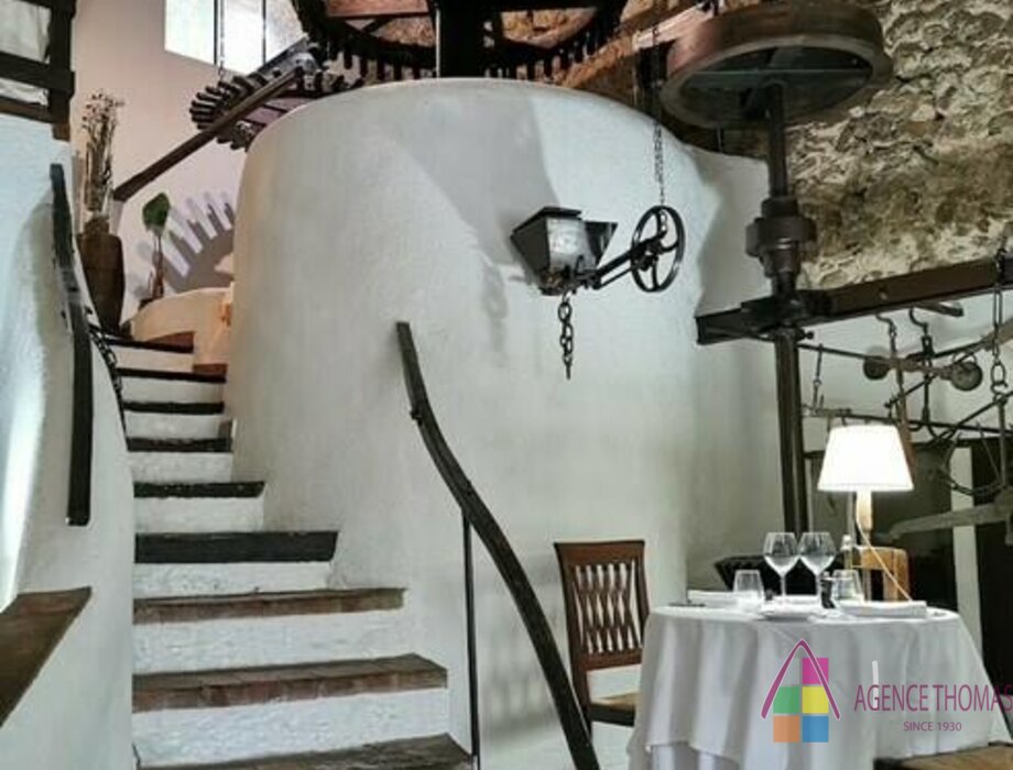 AFFASCINANTE RISTORANTE ALBERGHIERO IN PROVENZA