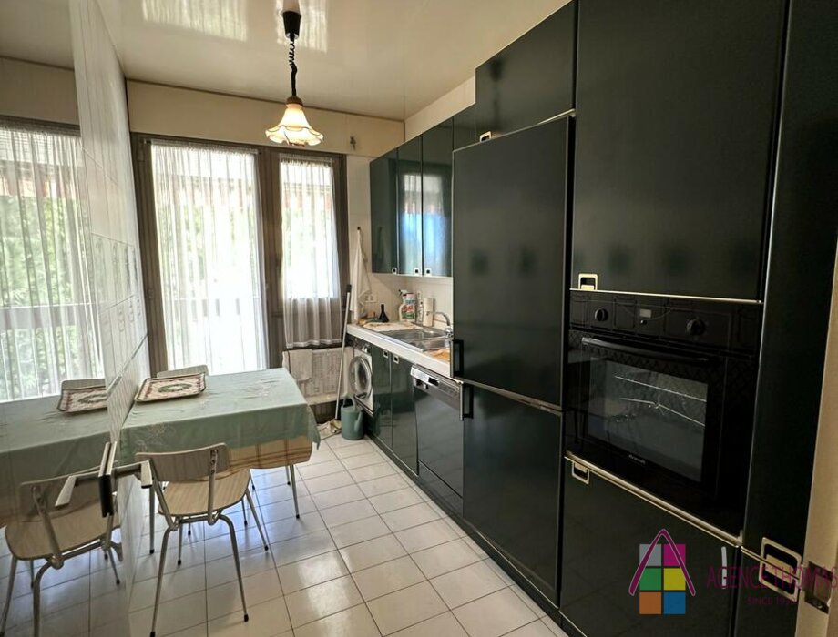 IN VENDITA – LE PARK PALACE - SPAZIOSO APPARTAMENTO CON 2 STANZE DA RISTRUTTURARE