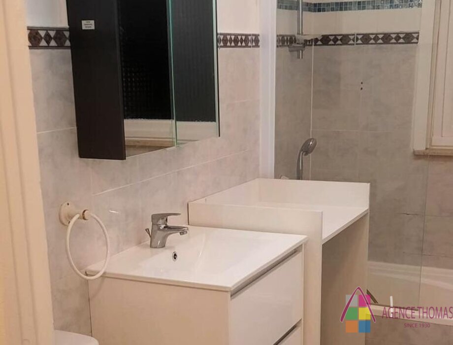 2 LOCALI PLACE DES MOULINS