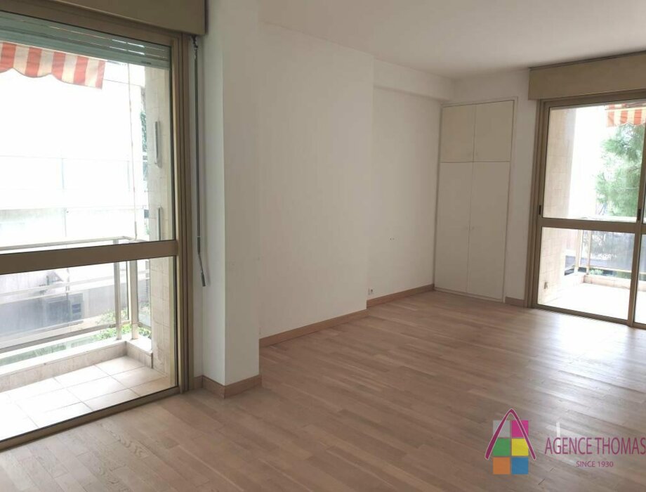 2 LOCALI ZONA SPIAGGE - IDEALE PER INVESTITORE