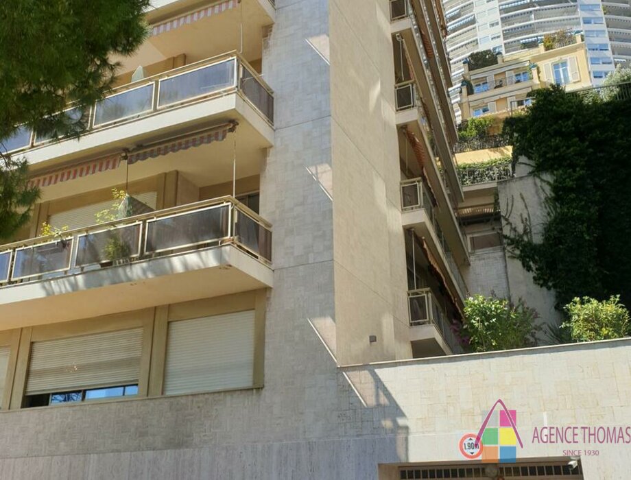 2 LOCALI ZONA SPIAGGE - IDEALE PER INVESTITORE