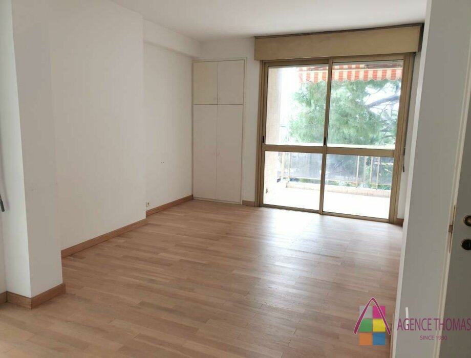 2 LOCALI ZONA SPIAGGE - IDEALE PER INVESTITORE