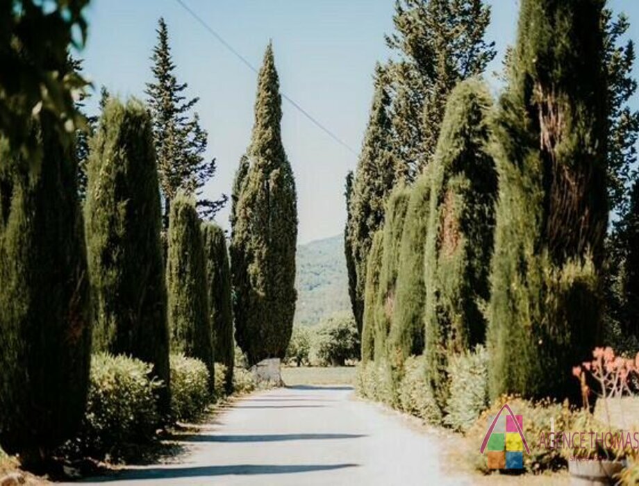 AFFASCINANTE RISTORANTE ALBERGHIERO IN PROVENZA