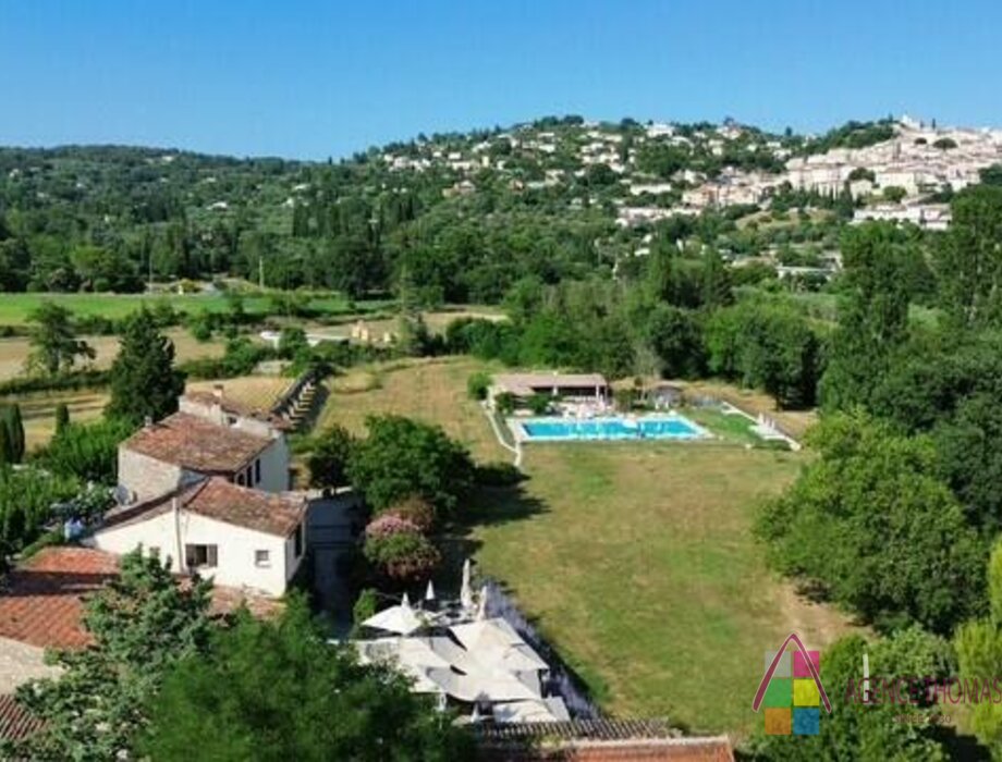 AFFASCINANTE RISTORANTE ALBERGHIERO IN PROVENZA